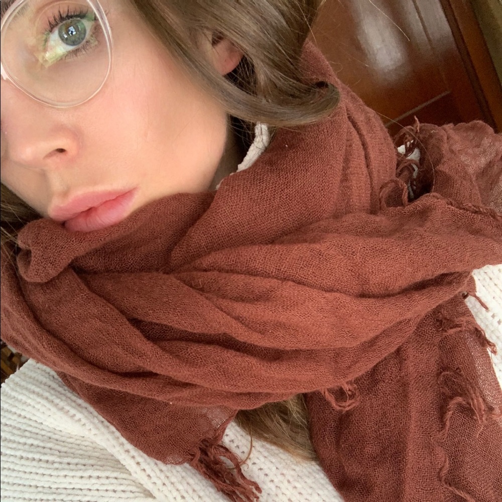 Épice
Linen Solid Scarf in cinnamon